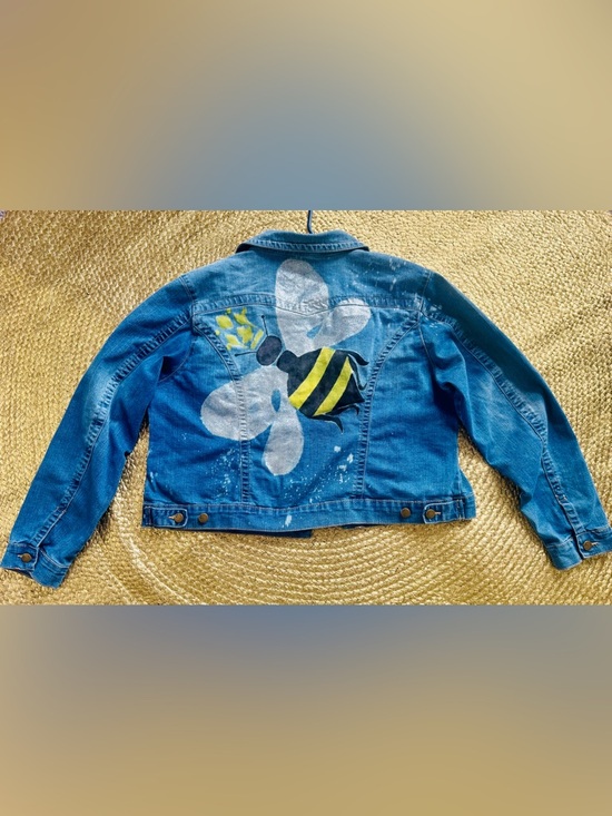 d. jeans Jackets & Blazers - d. jeans Blue Denim Jacket with Hand-Painted Bee Graphic